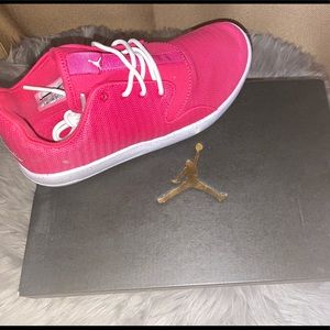 5.5 youth Jordan eclipse vivid pink/white
